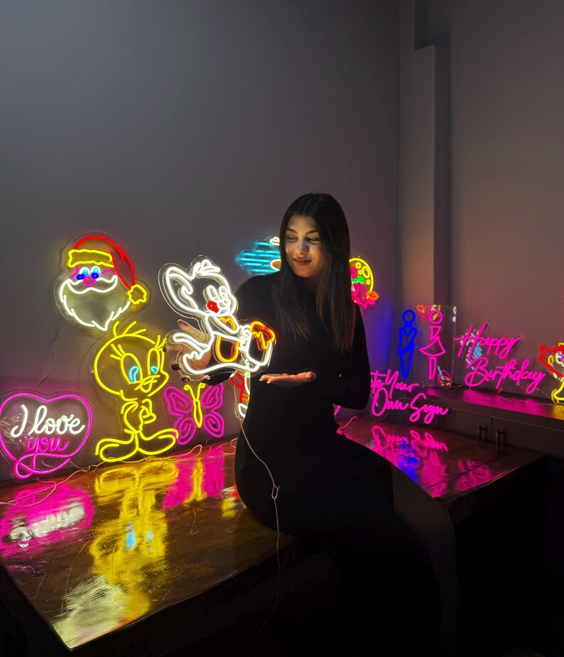 Mouse Neon Sign 🐭 Brighten Your Space with a Whisker of Fun!