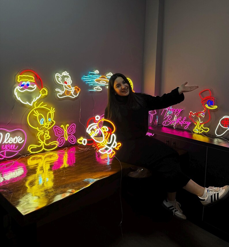 Santa Neon Sign 🎅🏻 Christmas LED Decoration for Homes, Events & Creators